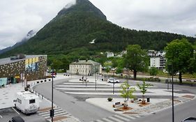Andalsnes Sentrum Apartment No2